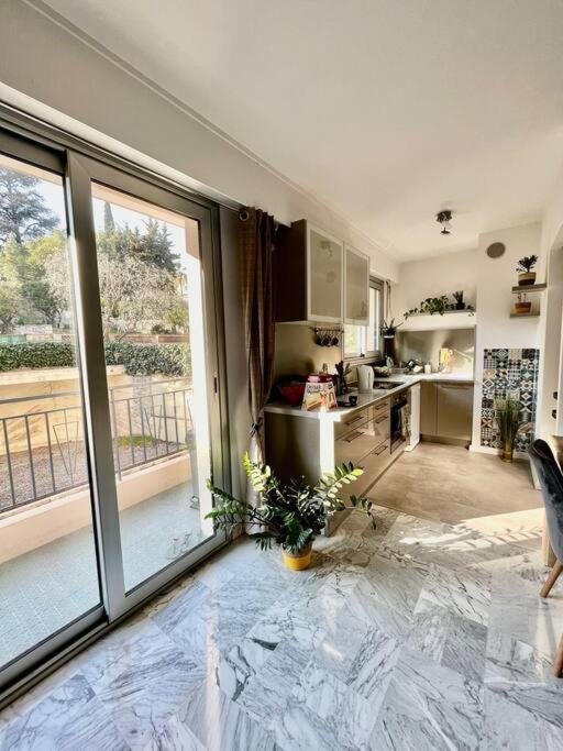 Апартаменты Beau 2 Pieces,Terrasse, Parking Menton Centre Экстерьер фото
