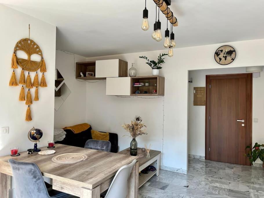 Апартаменты Beau 2 Pieces,Terrasse, Parking Menton Centre Экстерьер фото